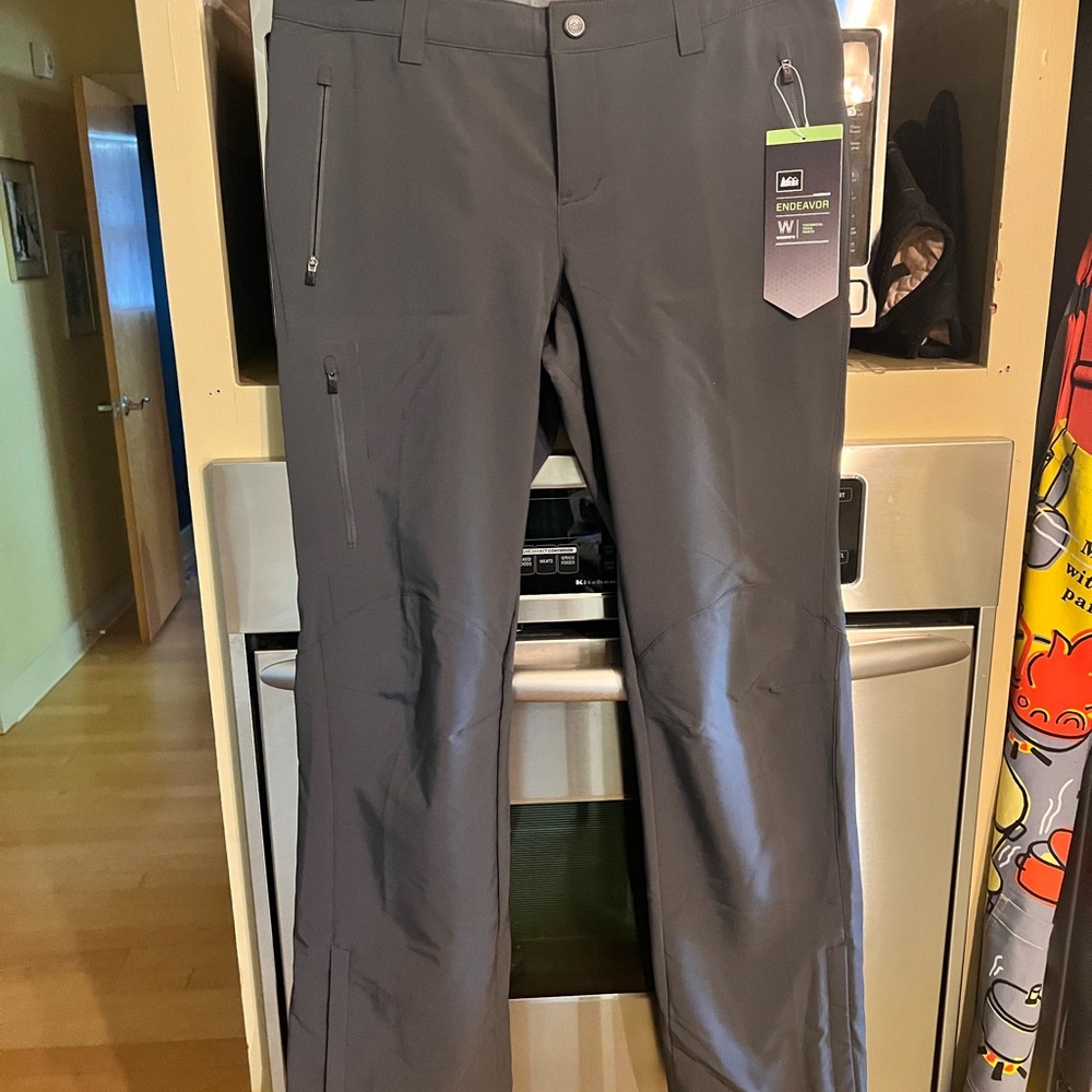 NWT REI Women’s Endeavor Gray Pant Sz. 8
MSRP:$80